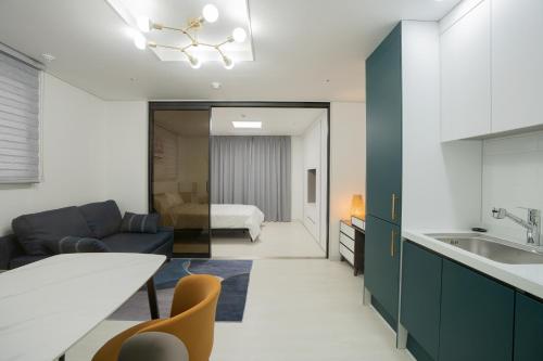 Jeju Seomun Residence Hotel Room Type - Deluxe Twin Room