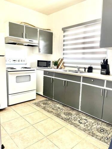 beautiful 4 bedroom tumon house in 塔穆寧