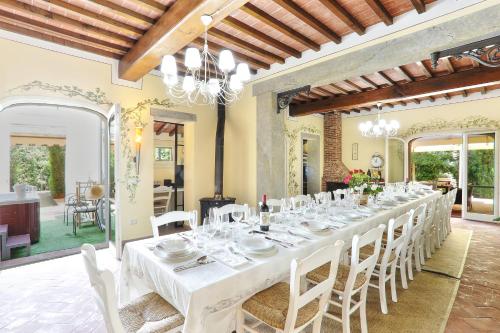 Ресторан, Wonderful Villa in Tuscany with swimming pool and park near Pisa and Florence in Палая