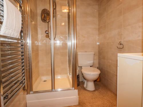2 Riverside Crescent - image 10