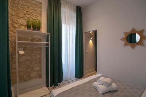 One-Bedroom Apartment image 9