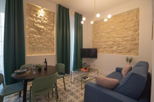One-Bedroom Apartment image 5
