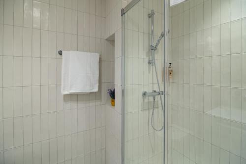 One-Bedroom Apartment image 1