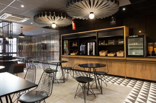 Food and beverages, Ibis Marseille Centre Prefecture in 06. Castellane et Préfecture