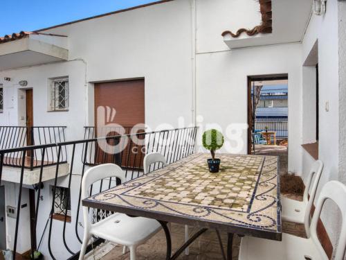 Mar bella Apartament a dos minuts de la platja amb wifi i parking per 6 persones - image 2