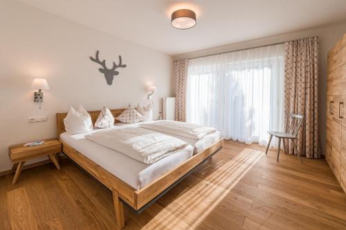 1 king bed, 1 sofa bed