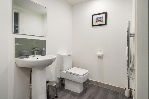 The Renfrew Residence 4-bedroom, city centre, Glasgow (photo 10)