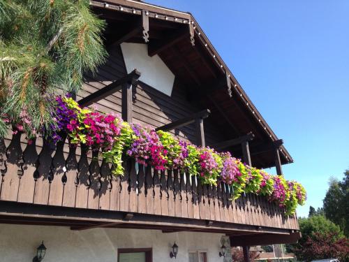 Linderhof Inn 5