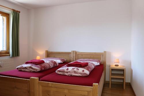 2 twin beds