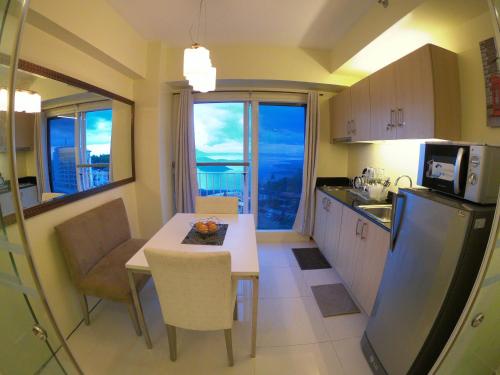Breezy Nest Staycation at Wind Residences Tagaytay - 주방