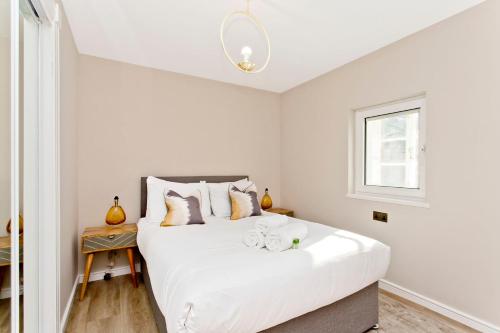 Newly Reno'd 2 Bed with Free Parking, Edinburgh (photo 2)