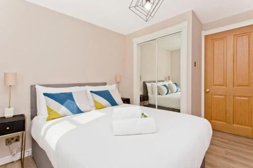Newly Reno'd 2 Bed with Free Parking, Edinburgh (photo 7)