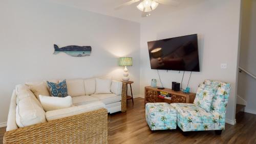 CLP804 Upscale 5 Bedroom Home, Close to Beach with Boardwalk, Community Pool in Port Aransas, USA