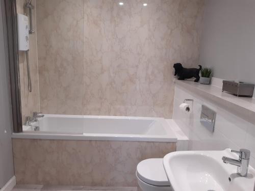 Brocks Guest House - image 10