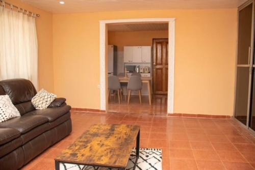 Fully air-con 3Bed Villa-Wifi -hot water -cable tv