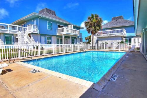 EC234 Newly Remodeled, One Bedroom, Second Floor Condo, Shared Pool, Grills and Boardwalk in Port Aransas, USA