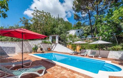  Nice home in Fuentes de Cesna with 6 Bedrooms, Outdoor swimming pool and Swimming pool in Fuentes de Cesna