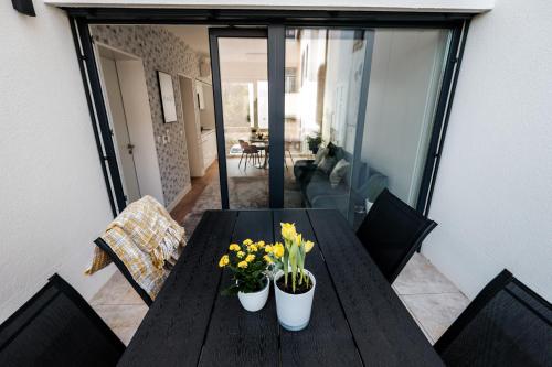 2 bedrooms, 3 beds