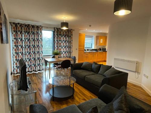 Large Two-Bedroom Apartment image 4