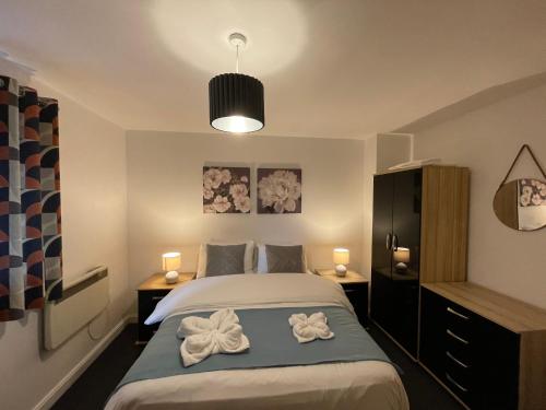 Large Two-Bedroom Apartment room in Quality City Leicester