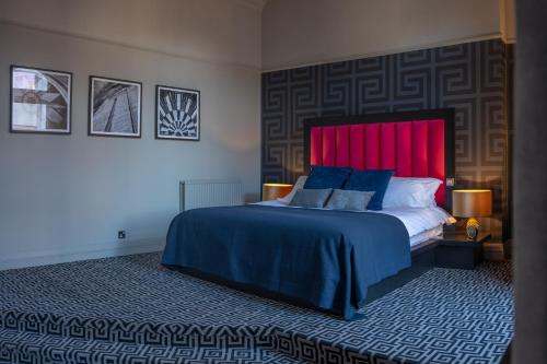 346732222 62 Castle Street Hotel