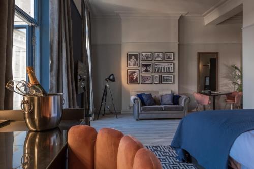 346732562 62 Castle Street Hotel