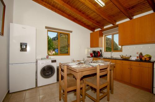 Trouli Rokka House - image 12