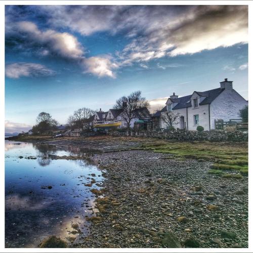 Tidal Cottage On The Shore Isle of Skye