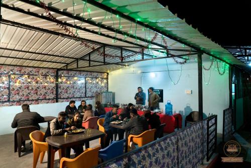 Ételek és italok, Riverside Swiss Camps "Adventure Bear Buddies" in Sinduri