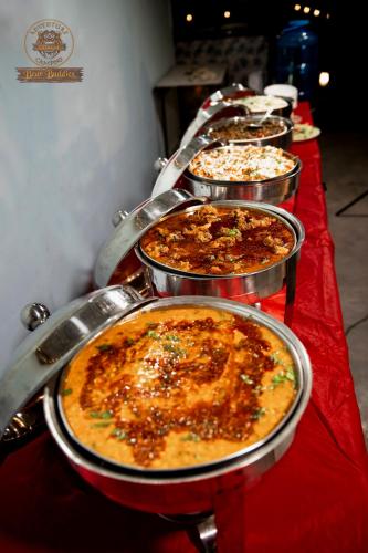 Ételek és italok, Riverside Swiss Camps "Adventure Bear Buddies" in Sinduri