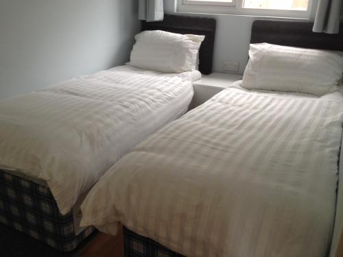 PORTHOLES in Östra Ventnor