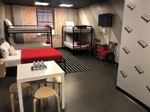 Chicago Getaway Hostel - image 3