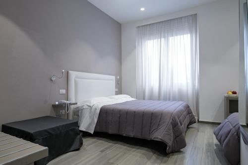 1 queen bed, 1 twin bed
