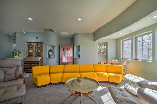 Falling Water Chalet Upper Unit Near Bike Trails! in Bella Vista, USA