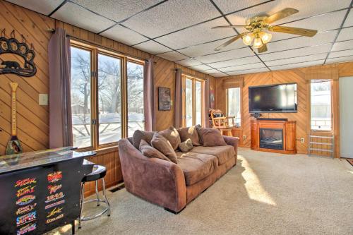 . Baudette Home with Yard Near Golfing and Fishing!
