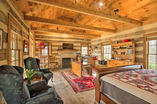 Lovely Wooded Cabin with Numerous Trails On-Site! in Earlysville, USA