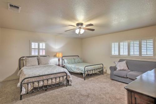 Pet-Friendly Riverfront Retreat Deck and Views - image 5