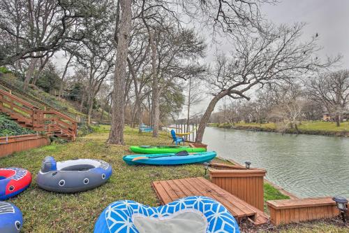 Pet-Friendly Riverfront Retreat Deck and Views - image 4