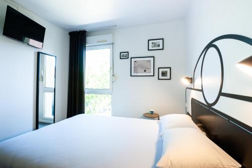 1 queen bed, 1 twin bed