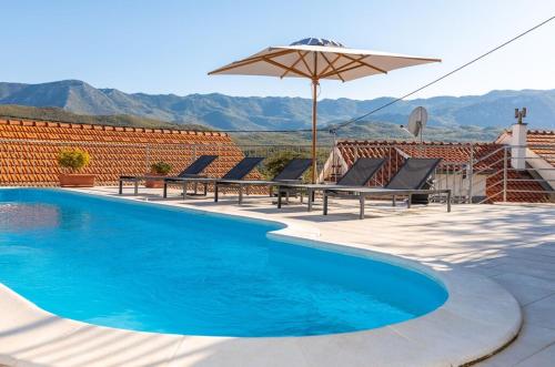 Villa Vito - with heated pool, whirlpool, gym