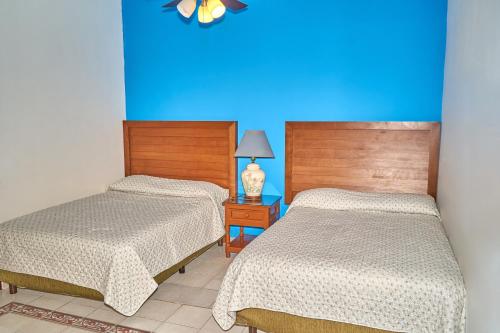 2 double beds