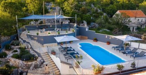 Villa Vito - with heated pool, whirlpool, gym