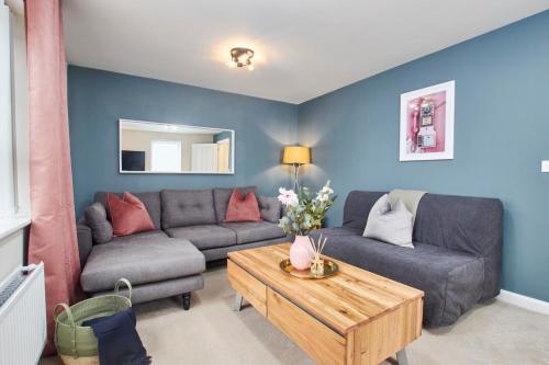 Fantastic Brand New 3BR house wParking Sleeps8 gîte à louer Berkswell