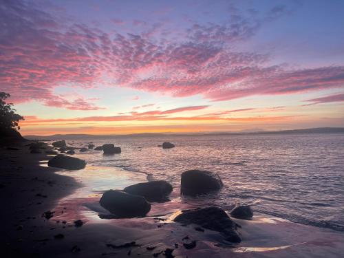 Beachside Taroona with Spa