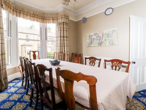 Craven House - image 2