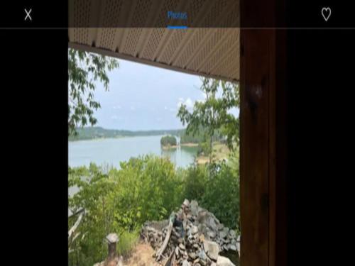 The Lookout - Lake View, Hot Tub and Grill in Dandridge, USA