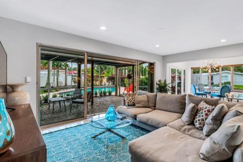 Mid Century Modern Pool Home in the BEST location! home in Fort Lauderdale, USA
