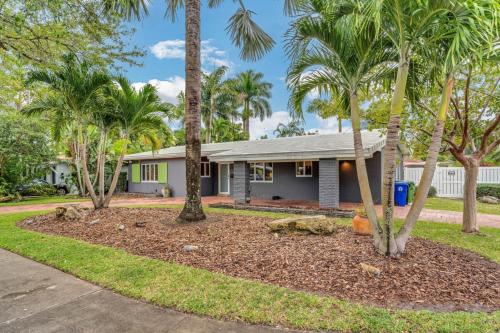 Mid Century Modern Pool Home in the BEST location! home in Fort Lauderdale, USA