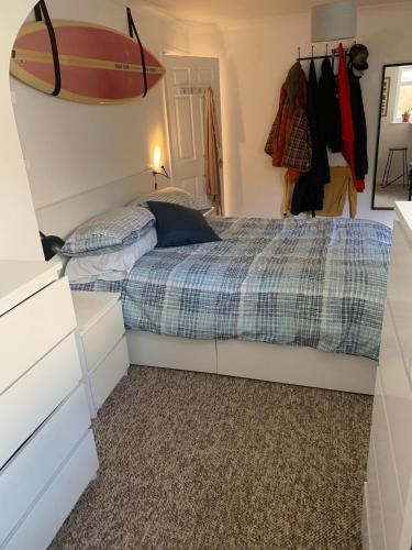 Sea views with large deck ONE BEDROOM very close to beach and town