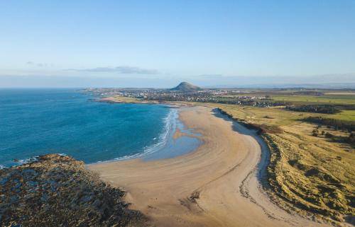 Have it all.....City, Golf, Beaches & Countryside. in Tranent